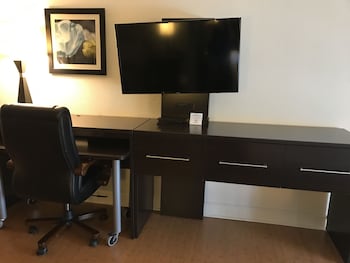 Standard Room, 1 King Bed, Non Smoking, Refrigerator