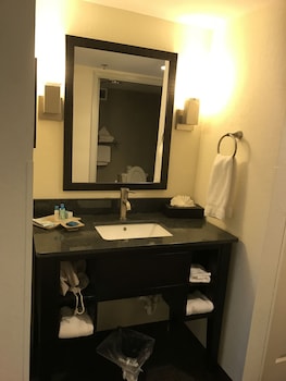Standard Room, 1 King Bed, Non Smoking, Refrigerator