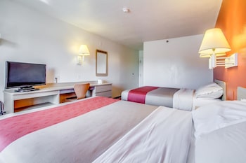 Deluxe Room, 2 Queen Beds, Non Smoking