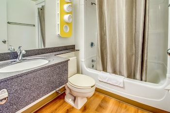 Deluxe Room, 2 Queen Beds, Non Smoking