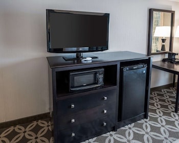 Suite, 1 King Bed with Sofa bed, Non Smoking