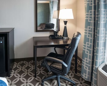 Suite, 1 King Bed with Sofa bed, Non Smoking