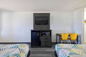 Deluxe Room, 2 Queen Beds, Non Smoking, Kitchen