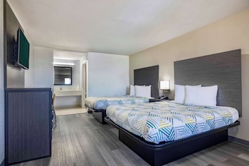 Deluxe Room, 2 Queen Beds, Non Smoking, Kitchen