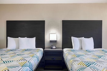 Deluxe Room, 2 Queen Beds, Non Smoking, Kitchen
