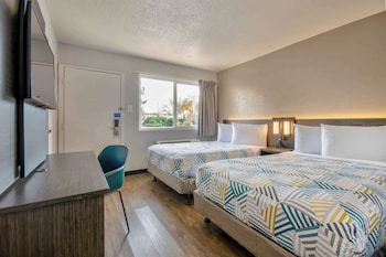 Standard Room, 2 Double Beds, Smoking