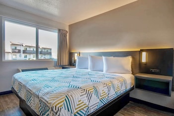 Standard Room, 1 King Bed, Smoking