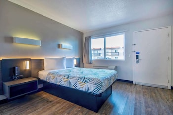 Standard Room, 1 Queen Bed, Non Smoking