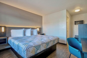 Standard Room, 1 King Bed, Smoking