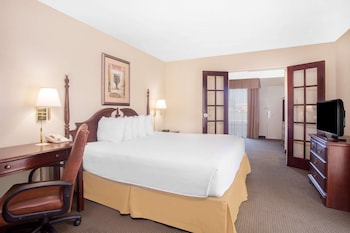 Suite, 1 King Bed, Non Smoking (One-Bedroom)