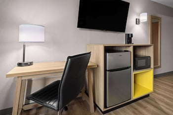 Standard Room, 1 King Bed