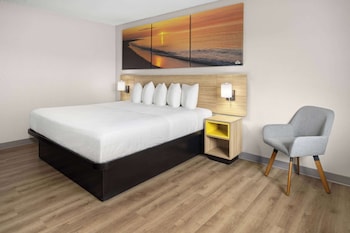 Standard Room, 1 King Bed