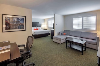 Deluxe Suite, 1 King Bed, Non Smoking