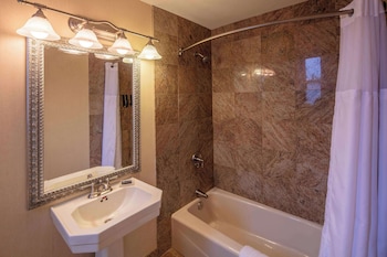 Deluxe Room, 1 Queen Bed, Accessible, Non Smoking (Mobility)