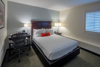 Deluxe Room, 1 Queen Bed, Accessible, Non Smoking (Mobility)