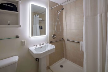 Deluxe Room, 1 Queen Bed, Accessible, Non Smoking (Mobility)
