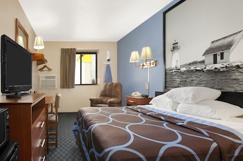 Standard Room, 1 Queen Bed, Microwave