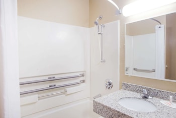 Room, 1 Queen Bed, Accessible, Non Smoking (Bathtub)