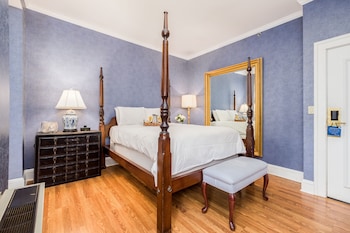Deluxe Suite, 1 Queen Bed, Kitchenette