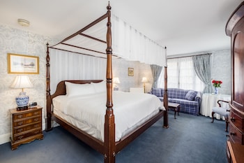 Deluxe Room, 1 King Bed with Sofa bed
