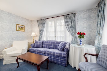Deluxe Room, 1 King Bed with Sofa bed