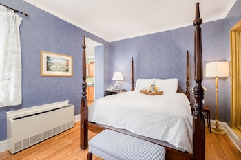 Deluxe Suite, 1 Queen Bed, Kitchenette