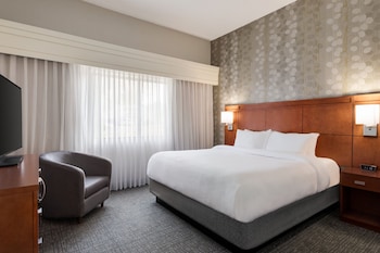 Suite, 1 Bedroom, Courtyard View