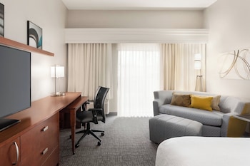 Suite, 1 Bedroom, Courtyard View