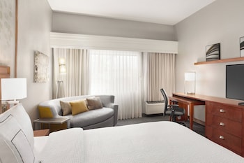 Suite, 1 Bedroom, Courtyard View