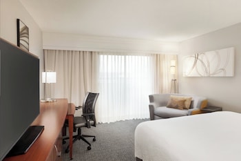 Suite, 1 Bedroom, Courtyard View