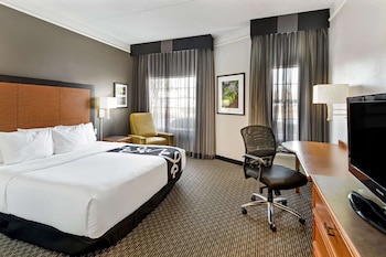Room, 1 King Bed, Accessible, Non Smoking (Bathtub)