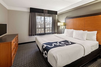 Suite, 1 King Bed, Accessible, Non Smoking (Bathtub)