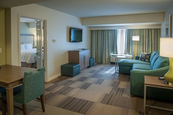 Suite, 1 King Bed, Accessible (Hearing)