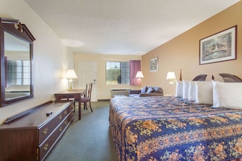 Room, 1 King Bed, Smoking