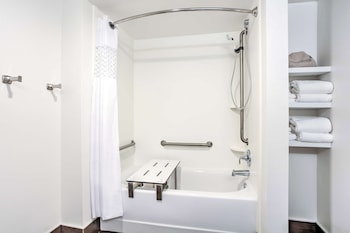 Room, 2 Queen Beds, Accessible, Non Smoking (Hearing)