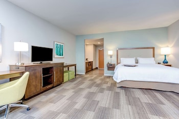 Studio, 1 King Bed, Non Smoking, Refrigerator & Microwave (Wet bar)