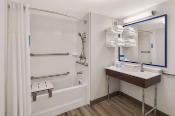 Room, 2 Queen Beds, Accessible, Bathtub (Mobility & Hearing)