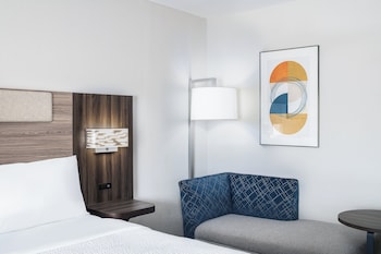 Standard Room, 1 King Bed, Accessible (Communications)