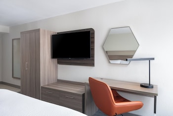 Standard Room, 1 King Bed, Accessible (Communications)