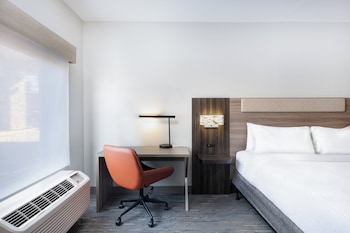 Standard Room, 1 King Bed, Accessible (Communications)