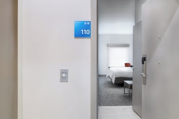 Standard Room, 1 King Bed, Accessible (Communications)