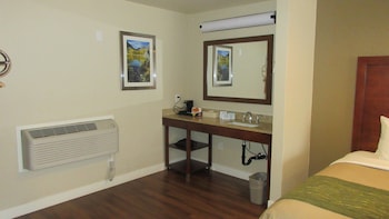 Standard Room, 1 King Bed, Non Smoking
