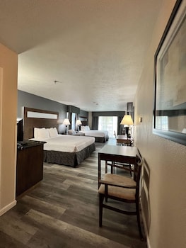 Standard Room, Multiple Beds, Non Smoking, Balcony