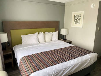 Suite, 1 King Bed with Sofa bed, Non Smoking, Refrigerator & Microwave (with Sofabed)