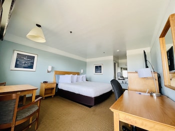 Deluxe Room, 1 King Bed, Accessible, Patio
