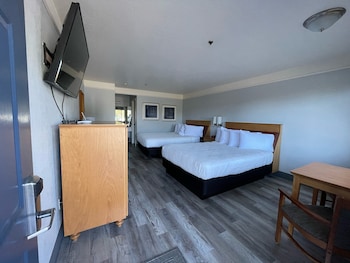 Room, 2 Queen Beds, Non Smoking