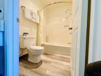 Room, 2 Queen Beds, Non Smoking