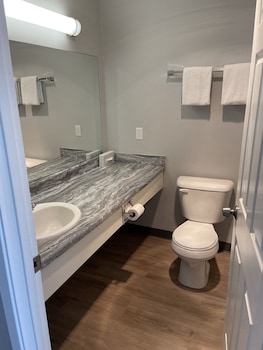 Deluxe Room, 1 Queen Bed, Kitchenette