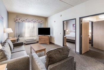 Suite, 1 King Bed, Accessible, Kitchenette