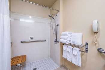 Room, 2 Queen Beds, Accessible (Roll in Shower)